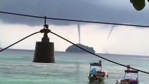 3 tornades d'eau en même temps sur l'océan en Thaïlande