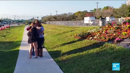 Video herunterladen: Parkland shooting: thousands pay tribute to students killed one year ago