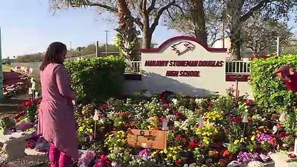 A un año, Florida recuerda a víctimas de tiroteo en Parkland