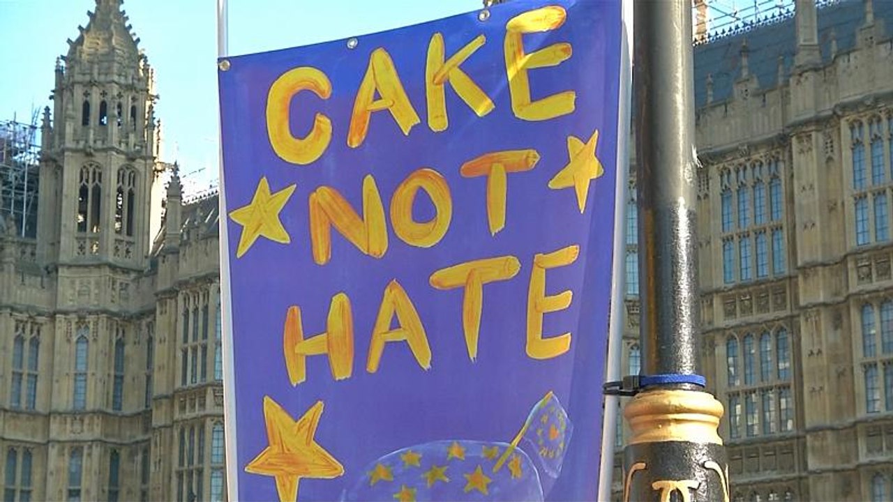 Anti-Brexit-Valentinsgrüße: 'Alles was die EU braucht ist Liebe!'