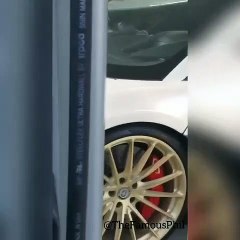 Il a de l'argent pour se payer une McLaren mais n'arrive pas à sortir de la voiture