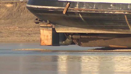 Márciusig biztosan a Dunakanyarban marad a megfeneklett hajó