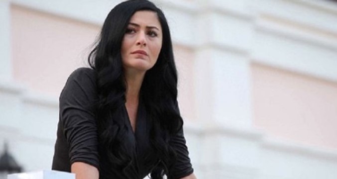 Deniz Çakır'ın Başörtülü Kadınlara Hakaret Ettiği İddia Edilen Olayın Görüntüleri Ortaya Çıktı