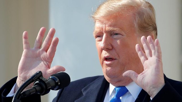 Трамп вводит ЧП ради стены