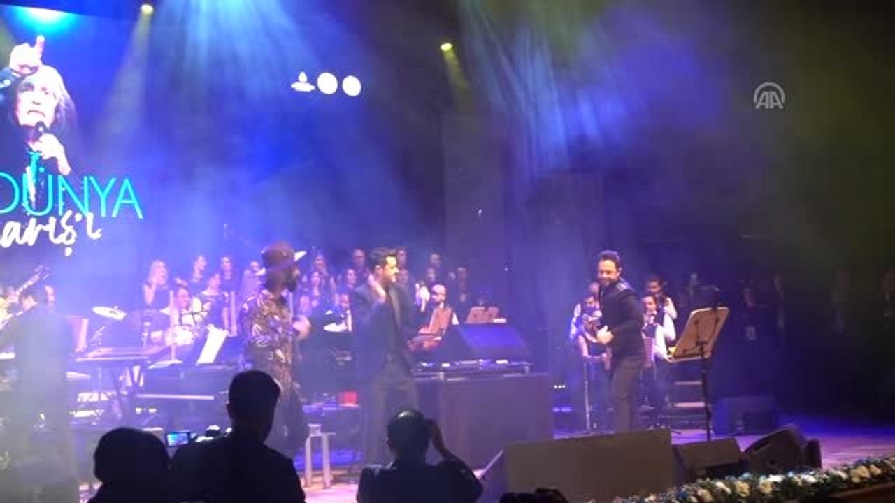 Crr'de "Bir Dünya Barış'ı" Konseri