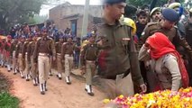 Pulwama : Slain Soldier Ramvakil की आखिरी विदाई में बिलख उठा परिवार, WATCH VIDEO | वनइंडिया हिंदी