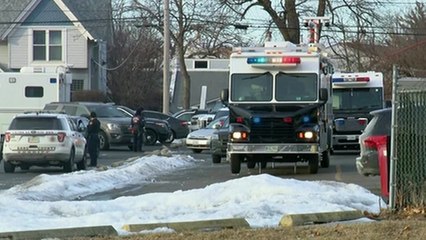 美 일리노이서 총격 5명 사망..."해고통보 받고 범행" / YTN