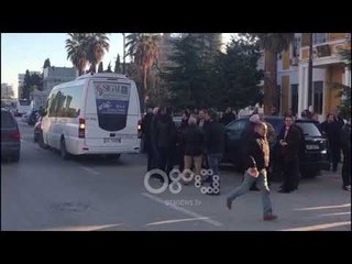 Ora News - Protesta e opozitës, fierakët nisen  drejt Tiranës