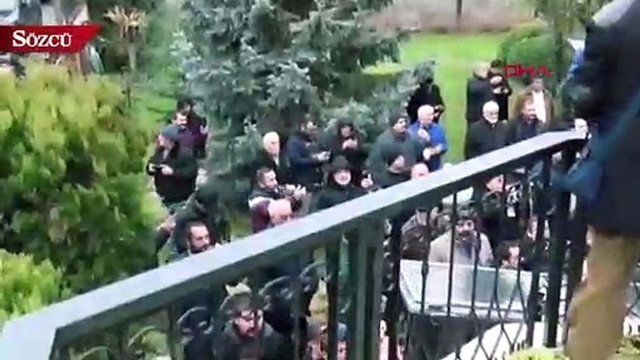 Ozan Arif'in cenazesi helallik alınmak üzere evine getirildi