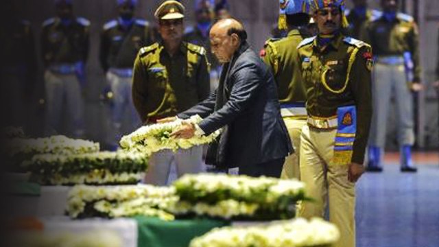 Pulwama हमला: Rajnath Singh का बड़ा ऐलान,शहीद के परिवारों को मिलेगी हर मदद | वनइंडिया हिंदी