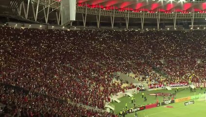 Flamengo homenageia meninos mortos em incêndio