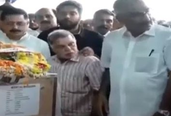 വസന്തകുമാറിന്‍റെ ഭൗതിക ശരീരം കരിപ്പൂരിൽ എത്തിച്ചു