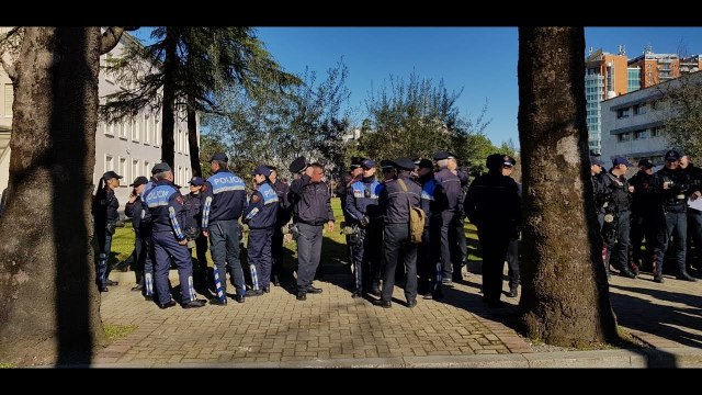 Protesta e opozitës, FNSH dhe RENEA me autoblind rreth kryeministrisë