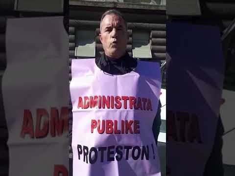 Report Tv-I shkarkuar si kreu i Emergjencave Civile, Shemsi Premçi në protestë para kryeministrisë