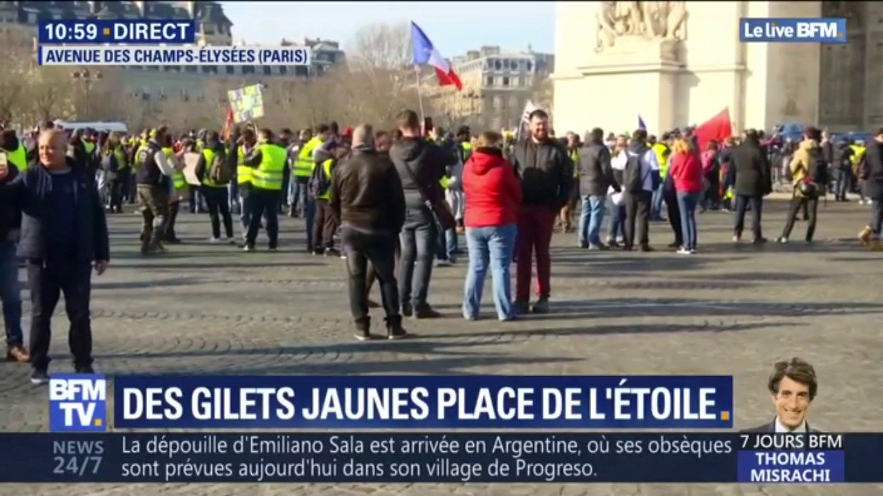 Plusieurs centaines de gilets jaunes sur les Champs-Élysées bloquent la circulation