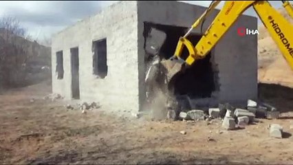 Ürgüp’te kaçak yapı böyle yıkıldı
