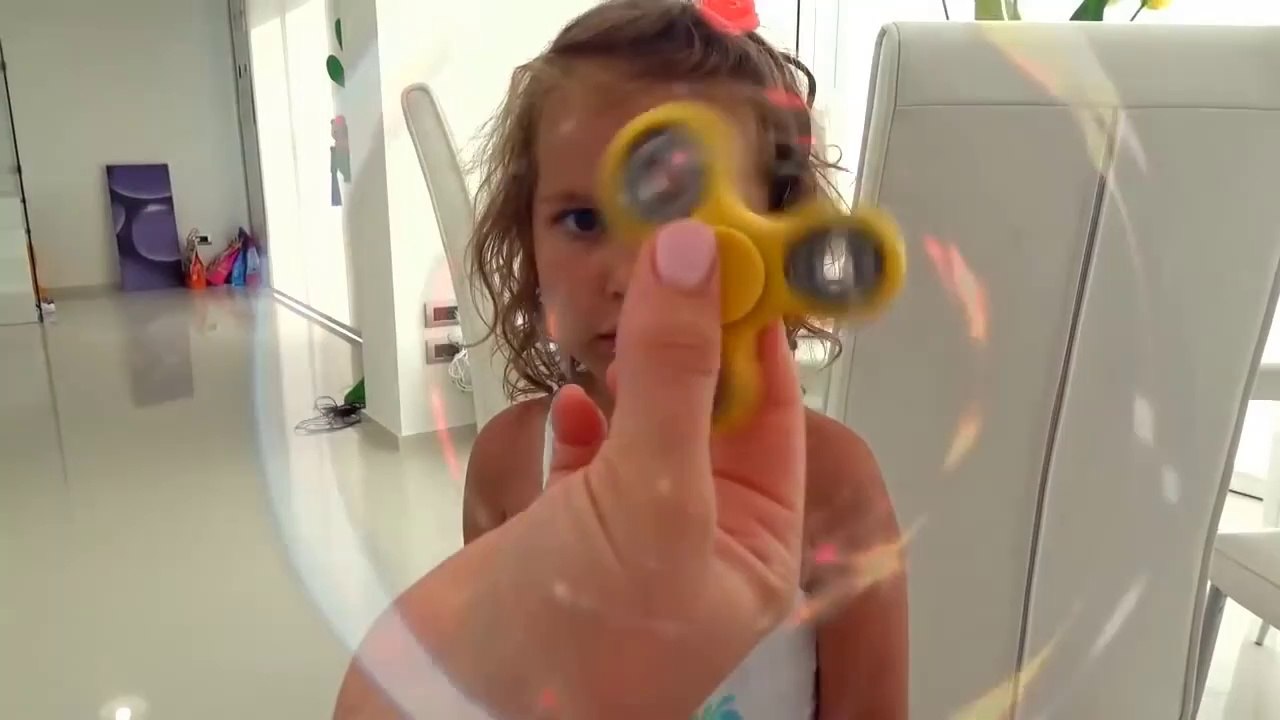 الاطفال الخرقاء أطفال صعب ألعاب طفل مضحك الحوادث - أمي صدمت! | | طفل رضيع د | حب الاطفال أطفال مضحك ضد شبح - جوني جوني أغاني الحضانة قافية وتعلم الألوان للأطفال - جوني جوني القوافي تعلم الألوان مع عائلة Gombal كاندي أطفال فنجر الأسرة  Katy and Max #4