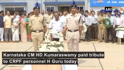 Pulwama : ಹುತಾತ್ಮರಾದ ಮಂಡ್ಯದ ಯೋಧ ಗುರು ಪಾರ್ಥಿವ ಶರೀರಕ್ಕೆ ಅಂತಿಮ ನಮನ ಸಲ್ಲಿಸಿದ ಎಚ್ ಡಿ ಕೆ|Oneindia Kannada