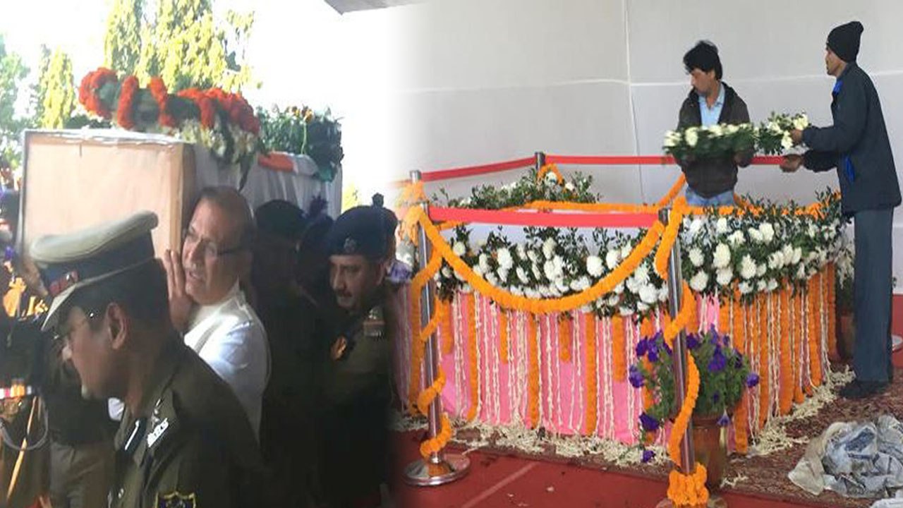 Pulwama: Vijay Soreng को श्रद्धांजलि देने के लिए Ranchi Airport पर उमड़ा जनसैलाब|वनइंडिया हिंदी