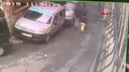 Beyoğlu'nda Sokak Ortasında Kadına Dayak Kamerada