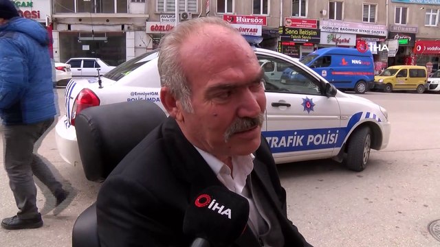 Engelli rampasına park etti, bedensel engelli vatandaş yolda kaldı