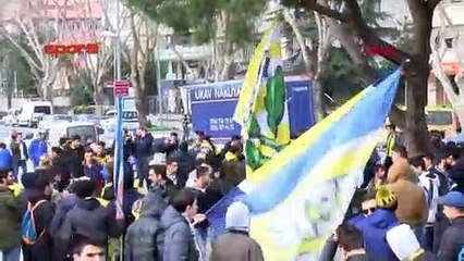 Fenerbahçeli taraftarlar protesto için toplandı