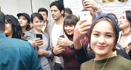 Özbekistan'daki Kadın Hayranlarıyla Yemek Yiyen Burak Özçivit, 2 Milyon TL Kazandı