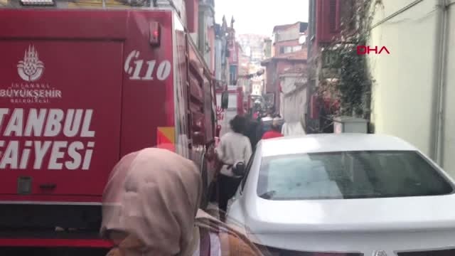 Balat'ta 3 Katlı Binada Çökme 3
