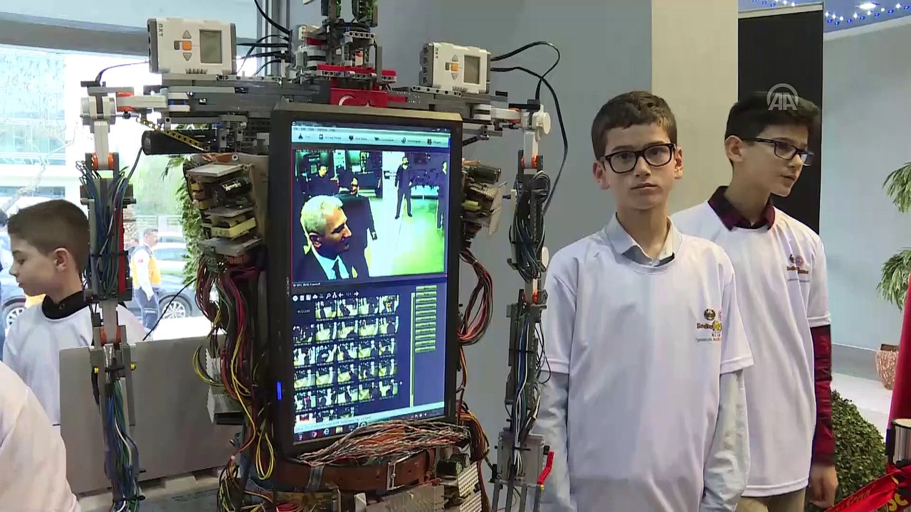 Bakan Selçuk, yarışmaya katılan kodlama ve robotik projeleri inceledi - MANİSA