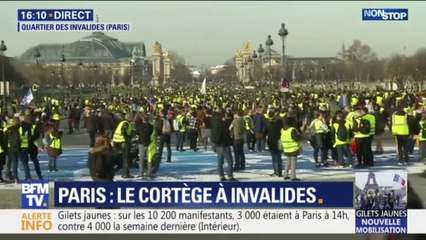 Gilets jaunes: le cortège parisien est arrivé aux Invalides, le pont Alexandre III bloqué