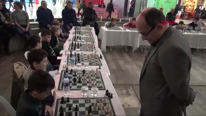 Tekirdağ Satranç Ustası Jevtiç, 20 Kişiye Karşı Oynadı