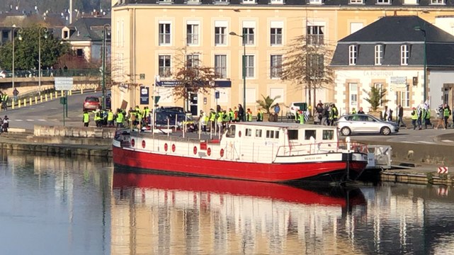 Gilets jaunes : première confrontation sur le pont