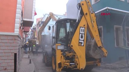 Balat'ta 3 Katlı Bina Çöktü 5