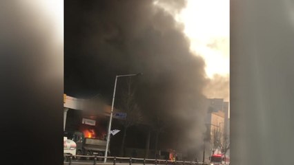 춘천 꽃집 화재...1개동 전소 / YTN