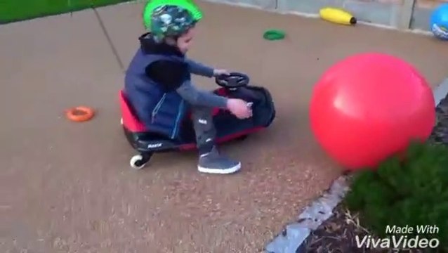 الاطفال الخرقاء أطفال صعب ألعاب طفل مضحك الحوادث - أمي صدمت! | | طفل رضيع د | حب الاطفال أطفال مضحك ضد شبح - جوني جوني أغاني الحضانة قافية وتعلم الألوان للأطفال - جوني جوني القوافي تعلم الألوان مع عائلة Gombal كاندي أطفال فنجر الأسرة Katy and Max vaikai