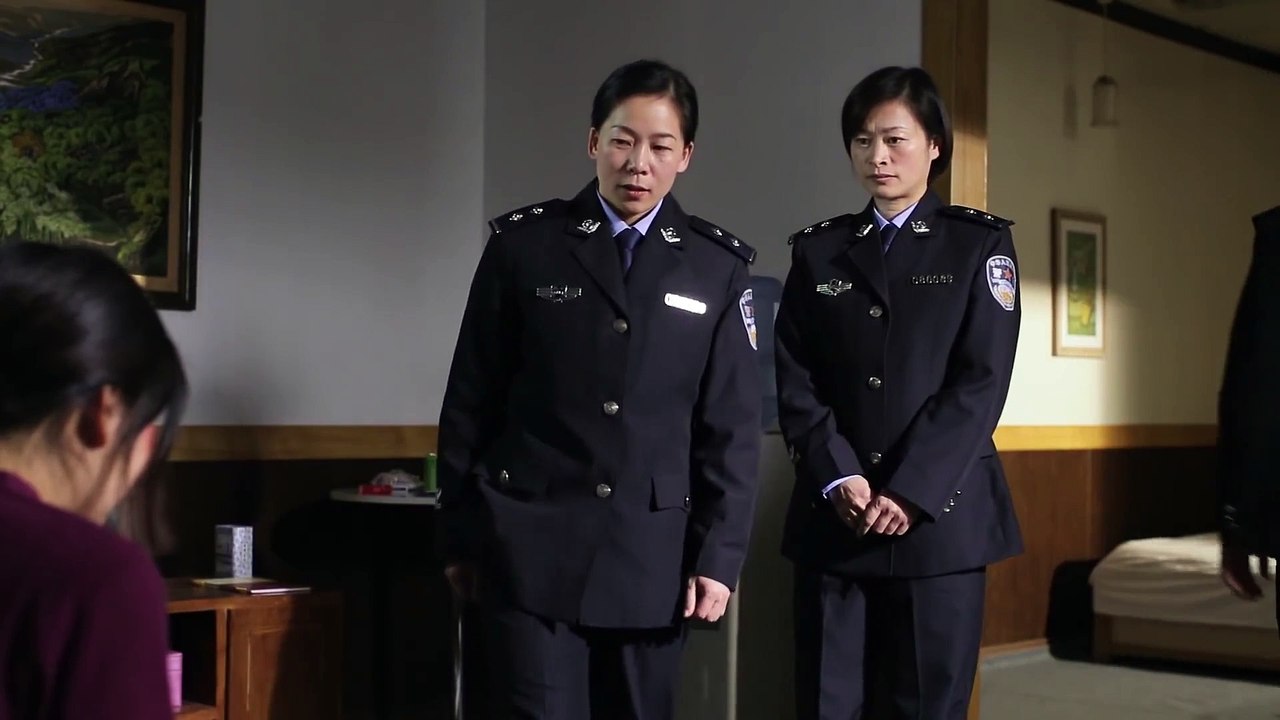 Filme evangélico "Doçura na adversidade" Trecho 1 – As estratégias do Partido Comunista Chinês para coagir cristãos através de ameaças às famílias