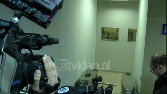 Perplasje mes deputeteve te opozites dhe policise