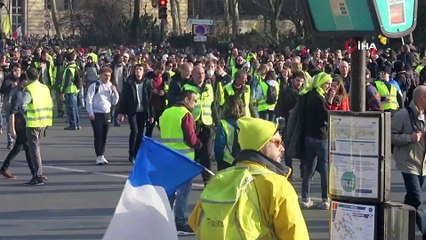 - Sarı Yelekliler 14’üncü Kez Sokaklarda- Sarı Yelekliler İle Polis Çatışmasını Piknik Yaparak İzlediler
