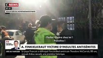 Le images du philosophe Alain Finkielkraut violemment insulté par des gilets jaunes avant d'être évacué sous la protection des forces de l'ordre