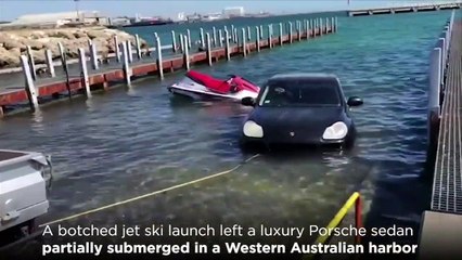 تصرف غير منطقي ينتهي بسقوط سيارة بورش فاخرة في قلب المحيط