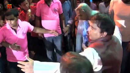 Bollywood Actors Who Were RUDE To Their Fans In Public Places