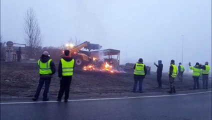 Démontage du campement des gilets jaunes à Sarreguemines
