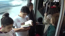 İstanbul- 'Kitap Avcıları' Bu Kez Üsküdar Vapurunda