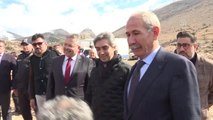 Dışişleri Bakanı Çavuşoğlu, Nöbet Dizisinin Setini Ziyaret Etti