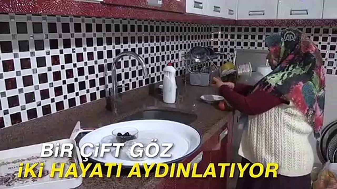 Bir çift göz iki hayatı aydınlatıyor