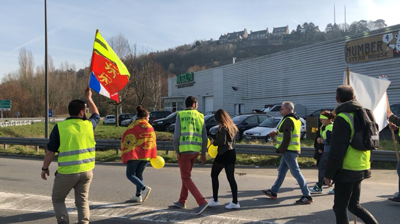 Avranches. Acte XIV des Gilets jaunes. Une marche pacifique dans le centre-ville