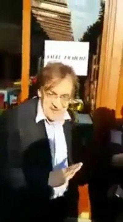 Alain Finkielkraut insulté de facho à une manisfestation