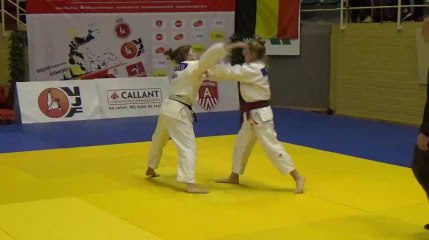 Chimène Cardon de Mons vs Olivia Filipetto du Top Niveau Tournai au National judo pour jeunes 2019 (par Simon Barzyczak)