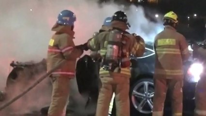 서울 강변북로에서 3중 추돌·화재...4명 부상 / YTN