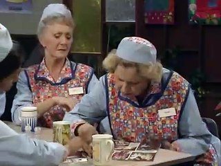 Dinnerladies - S 1 - E 3 - Scandal